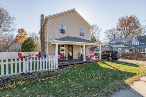 614 E Bridge St, Plainwell, MI 49080 photo 1