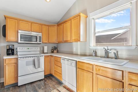 2502 Willow View Dr, Jenison, MI 49428 photo 9
