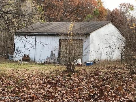 8236 Bradley Rd, Belding, MI 48809 photo 2
