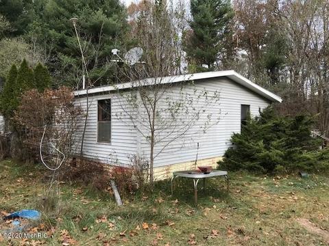 8236 Bradley Rd, Belding, MI 48809 photo 4
