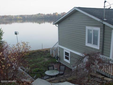 340 Phillips Dr, Trufant, MI 49347 photo 3