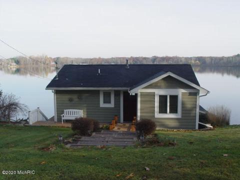 340 Phillips Dr, Trufant, MI 49347 photo 1