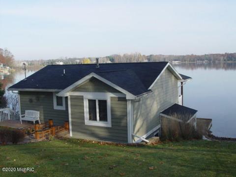 340 Phillips Dr, Trufant, MI 49347 photo 4