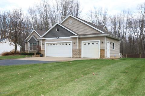 4093 Sandy Ridge Dr, Dorr, MI 49323 photo 2