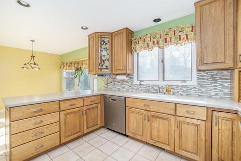 6460 Ormada Dr, Kalamazoo, MI 49048 photo 9