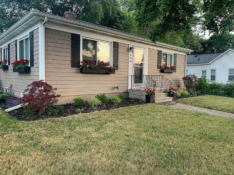 438 Exchange St, Spring Lake, MI 49456 photo 1