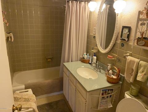 617 Devonshire Dr, Sturgis, MI 49091 photo 8