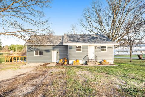509 E Forrest St, Edmore, MI 48829 photo 1