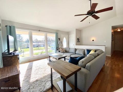 17991 Mohawk Dr, Spring Lake, MI 49456 photo 4