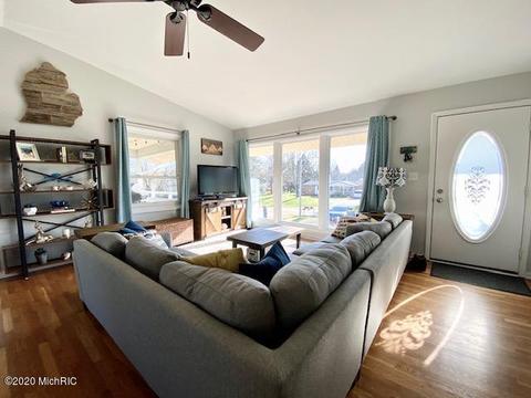 17991 Mohawk Dr, Spring Lake, MI 49456 photo 5