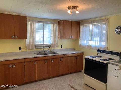 112 Lynn St, Reading, MI 49274 photo 7