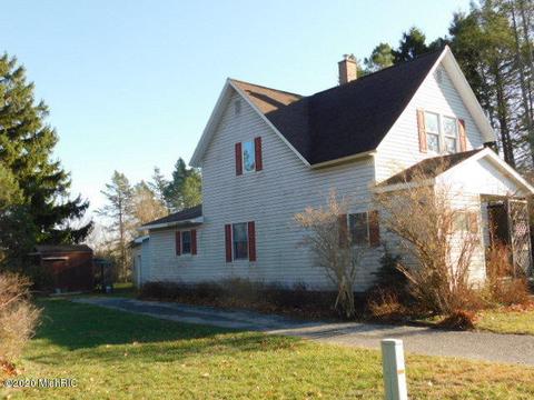 1265 Maple Rd, Manistee, MI 49660 photo 4