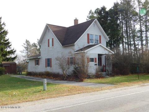 1265 Maple Rd, Manistee, MI 49660 photo 1