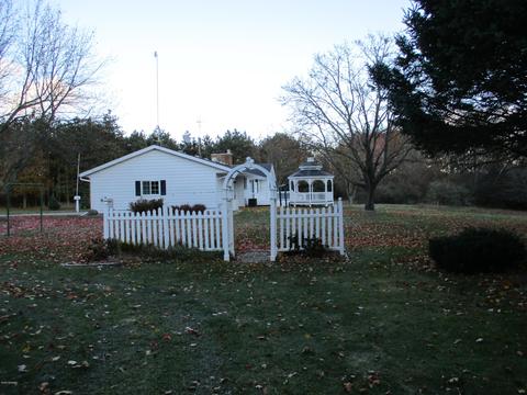 2160 E Stanton Rd, Stanton, MI 48888 photo 2
