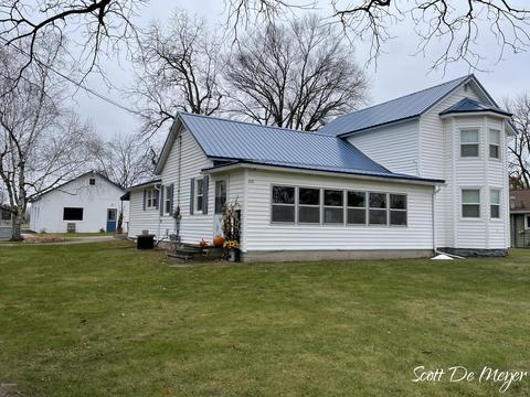 218 S First St, Edmore, MI 48829 photo 1