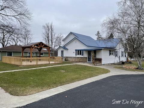 218 S First St, Edmore, MI 48829 photo 32