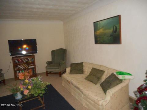 6391 Ormada Dr, Kalamazoo, MI 49048 photo 2