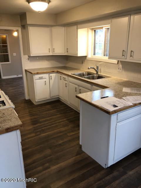 511 S Broas St, Belding, MI 48809 photo 3