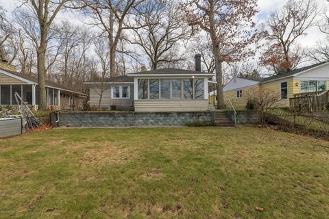 530 E Gull Lake Dr, Augusta, MI 49012 photo 1