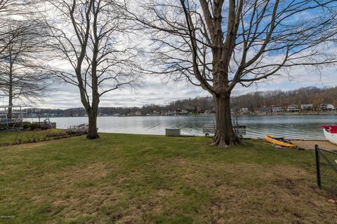 530 E Gull Lake Dr, Augusta, MI 49012 photo 3