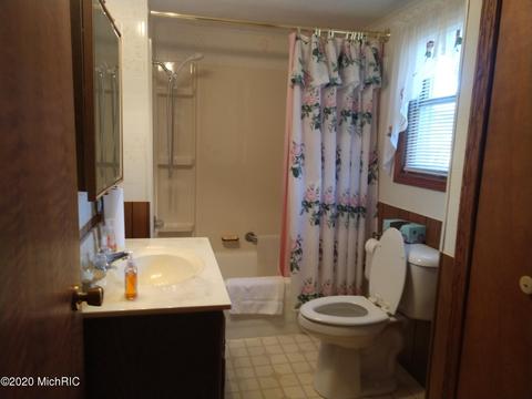 5741 E Pakes Rd, Crystal, MI 48818 photo 8