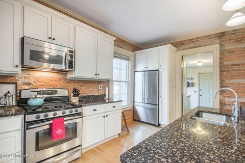 671 W Bridge St, Plainwell, MI 49080 photo 14