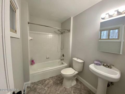 515 Edgeworthe Dr SE, Ada, MI 49301 photo 10