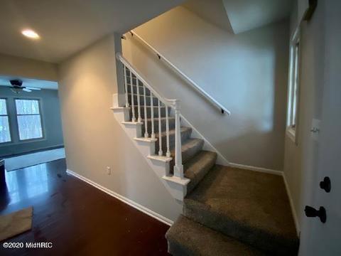 515 Edgeworthe Dr SE, Ada, MI 49301 photo 3