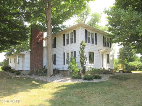 137 S Centennial, Coldwater, MI 49036 photo 2