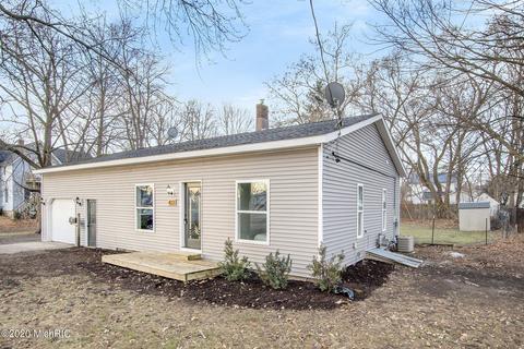 423 Hambrook St, Belding, MI 48809 photo 2