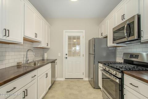 423 Hambrook St, Belding, MI 48809 photo 8