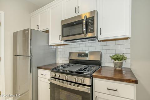 423 Hambrook St, Belding, MI 48809 photo 9