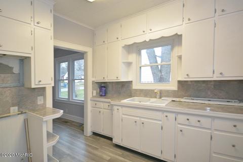 427 Keyes Dr, Parchment, MI 49004 photo 4