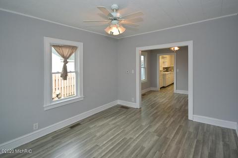 427 Keyes Dr, Parchment, MI 49004 photo 2