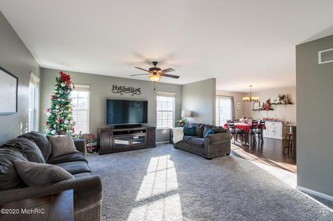 452 Waters End Ct, Valparaiso, IN 46383 photo 3