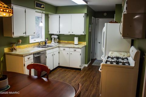 316 Springreene Dr SE, Ada, MI 49301 photo 9