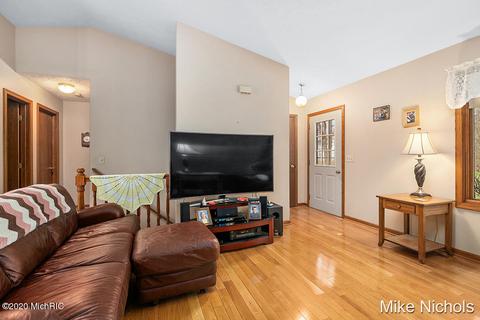 3700 Loftus Rd, Freeport, MI 49325 photo 5
