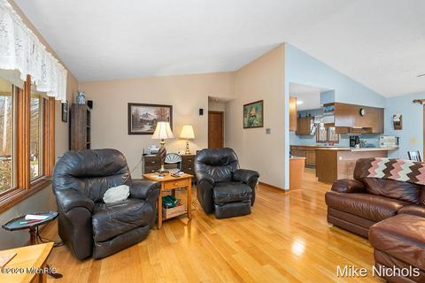 3700 Loftus Rd, Freeport, MI 49325 photo 6