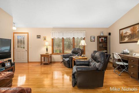 3700 Loftus Rd, Freeport, MI 49325 photo 4