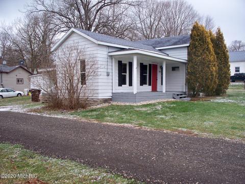 342 E Bridge St, Lyons, MI 48851 photo 2