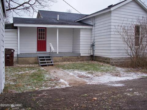 342 E Bridge St, Lyons, MI 48851 photo 3