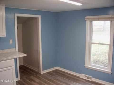 342 E Bridge St, Lyons, MI 48851 photo 6