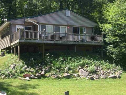 941 Pine St, Harrison, MI 48625 photo 1