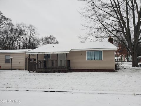 1300 5th St, Three Rivers, MI 49093 photo 1