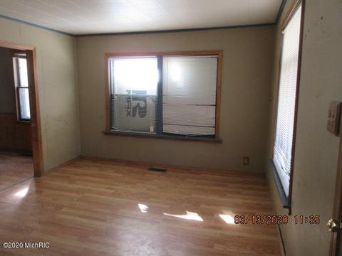 87 Jackson St, Coldwater, MI 49036 photo 6