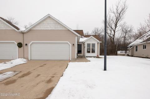 7107 Juniper Ct, Norton Shores, MI 49456 photo 2