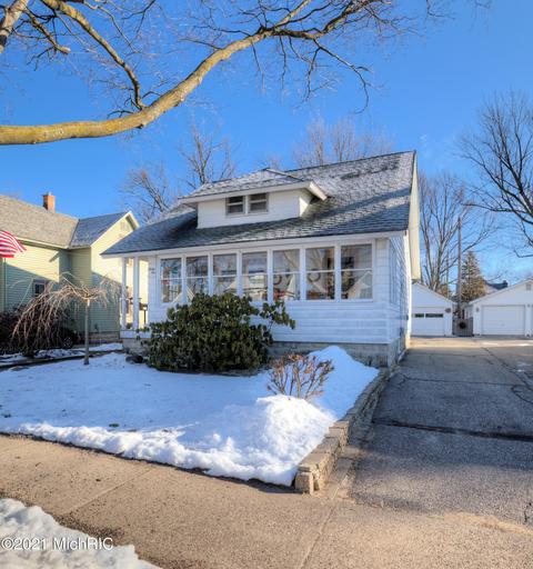 35 Taft St, Zeeland, MI 49464 photo 4