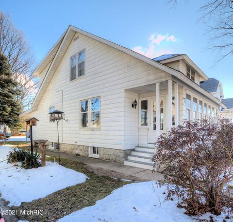 35 Taft St, Zeeland, MI 49464 photo 2