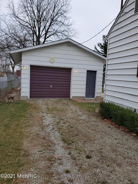 1007 State St, Adrian, MI 49221 photo 2