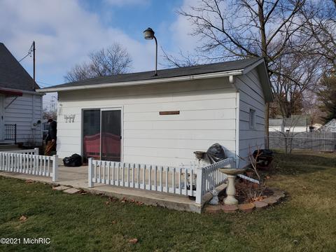 1007 State St, Adrian, MI 49221 photo 6